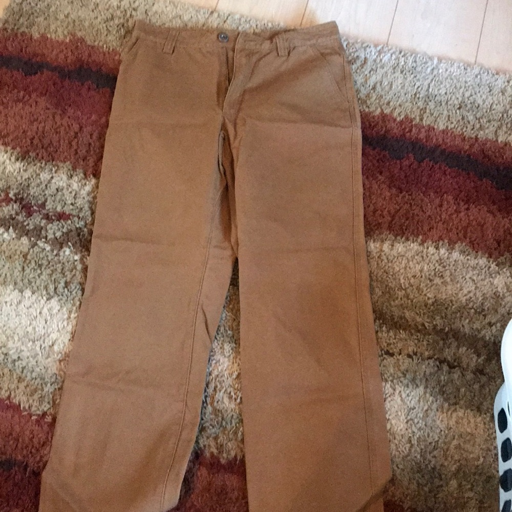 Men’s khaki pants